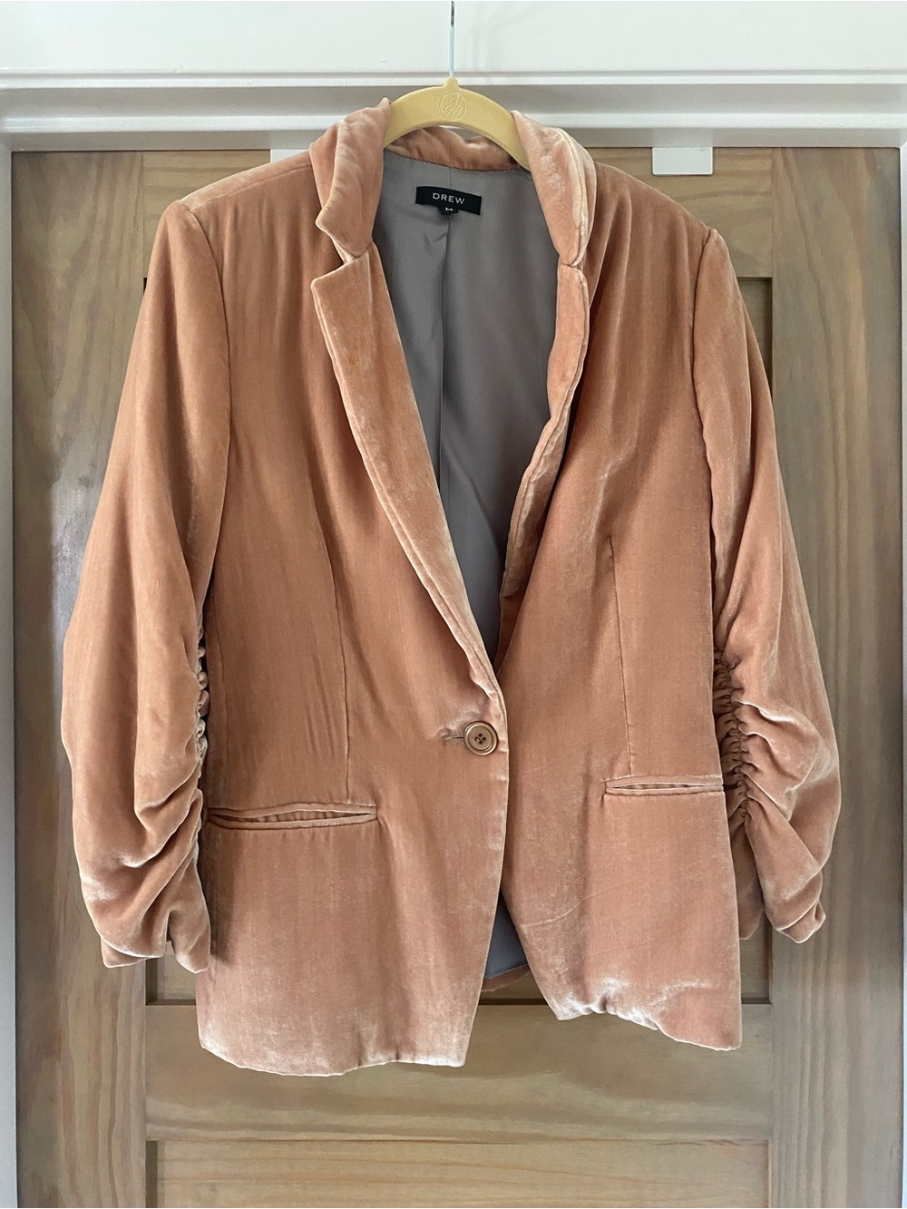 DREW Velvet Single-Button Blazer in Peach